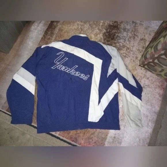 Vintage Men's Yankees Windbreaker - Picture 4 of 12